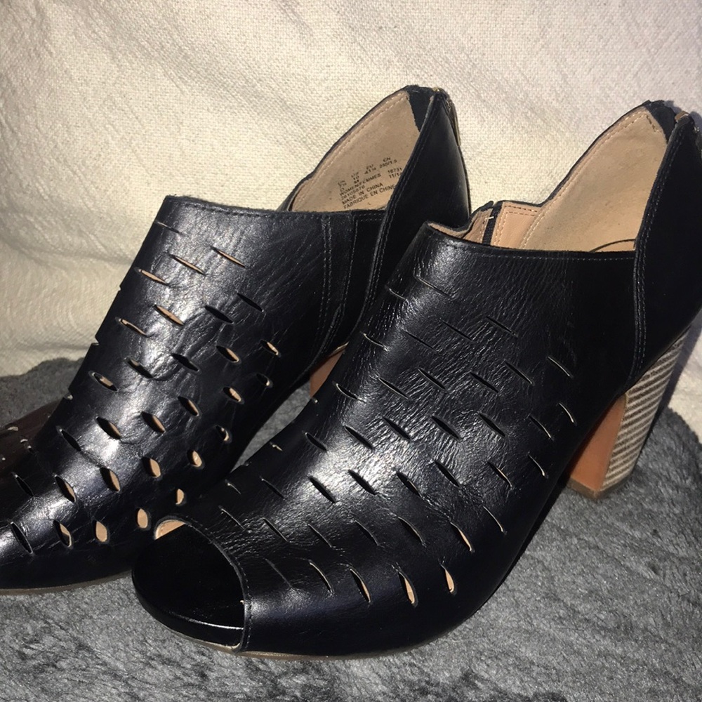 CLARKS ARTISAN HEELS